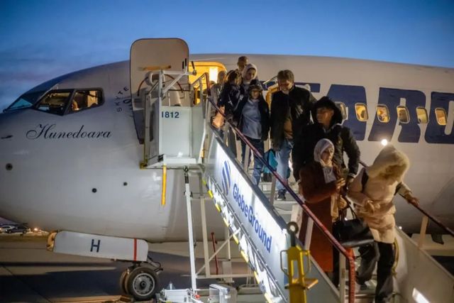 Un grup de 30 de români și familiile acestora evacuați din Fâșia Gaza a ajuns în România