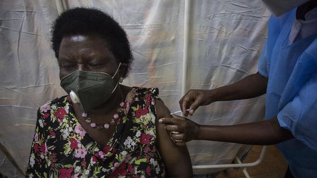 Afrikában eddig csak 11 millió adag vakcinát adtak be
