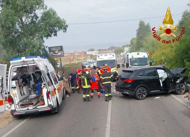 Scontro frontale, muoiono due ragazzi di 17 e 18 anni