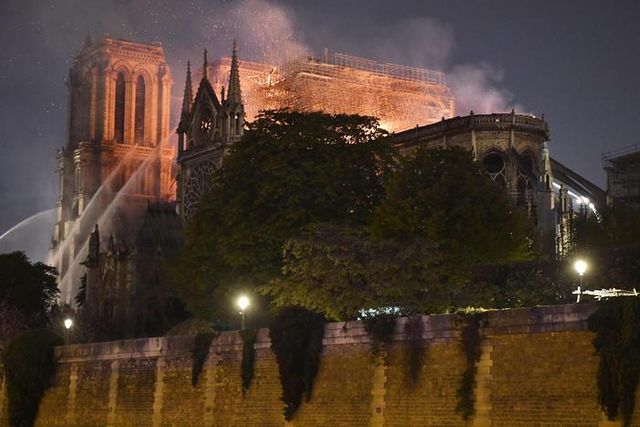 Incendio Notre-Dame, Gallet: Un ferito grave tra i pompieri