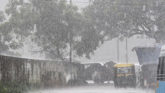 IMD issues red alert in Kasaragod, Kannur