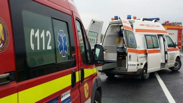 Adolescent de 15 ani, mort după ce a furat o mașină și a intrat cu ea într-un stâlp de pe marginea drumului, în Buzău
