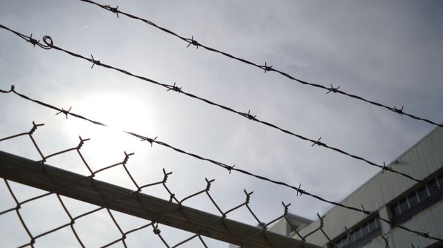 Deținutul care a evadat din Penitenciarul Bender în luna mai ar fi comis o faptă de tâlhărie în perioada de evadare