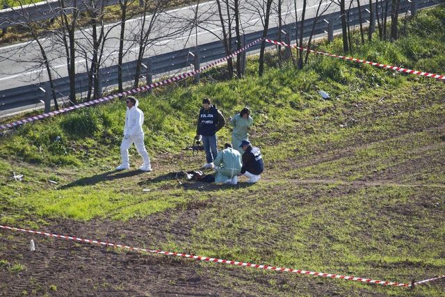 Corpo di 21enne ucciso trovato vicino all'A1 nel Lodigiano