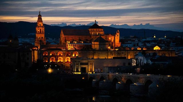 Spagna, maxi incendio nella Moschea-Cattedrale di Cordova