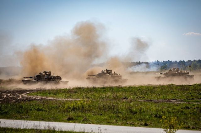 Primele tancuri americane Abrams au ajuns in Ucraina - Anuntul presedintelui Zelenski