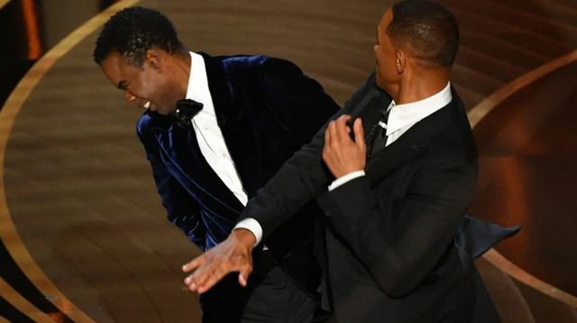 Scandal pe scena Oscar 2022: Will Smith l-a lovit pe Chris Rock