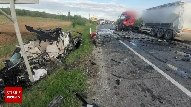 Două persoane au murit, după ce mașina în care se aflau s-a izbit de o betonieră pe Centura de Nord a Craiovei