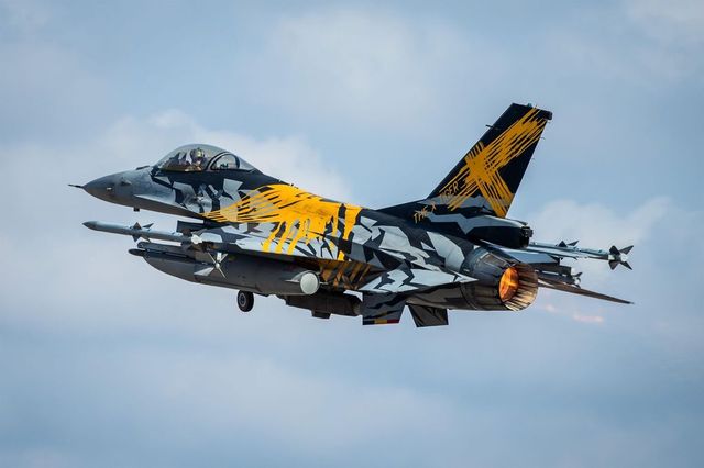 Încă șase avioane de luptă F-16 olandeze vor sosi în România în următoarele luni, anunță ministrul apărării