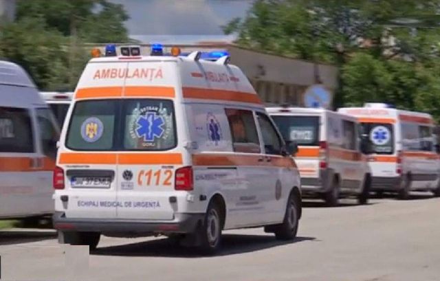 Brașov. Deși infectat cu coronavirus, un medic de pe ambulanță a mers trei zile în misiuni pentru că a primit un rezultat greșit