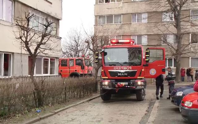 120 de persoane evacuate dintr-un supermarket din Ploiești. Mai multe persoane au leșinat