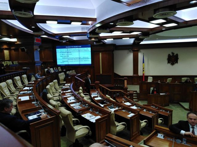 Deputații blocului ACUM au părăsit sala de ședințe a Parlamentului