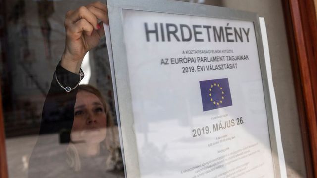 Milliókat fizetnek a magyar pártok a választók adataiért