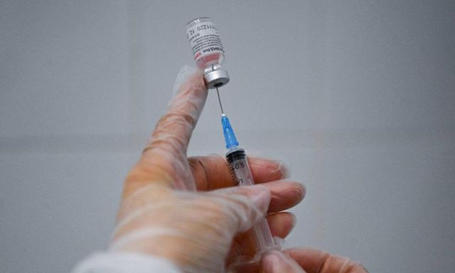 Újabb nagy adag orosz vakcina indul útnak vasárnap Magyarország felé