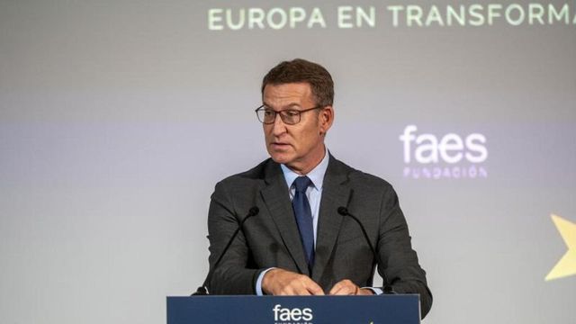 Feijóo pide la dimisión de la portavoz del Gobierno por llamar «golpista» a Aznar