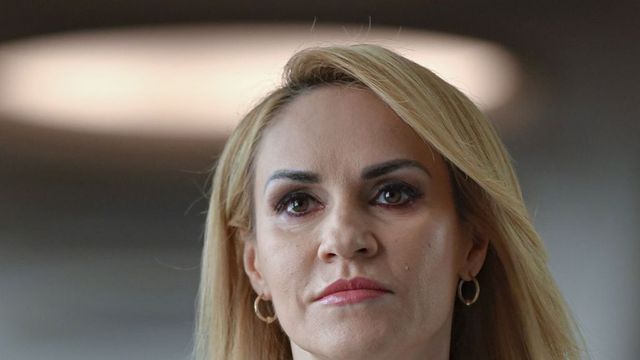 Firea: Capitala este abandonată de falșii salvatori și toate proiectele majore sunt blocate