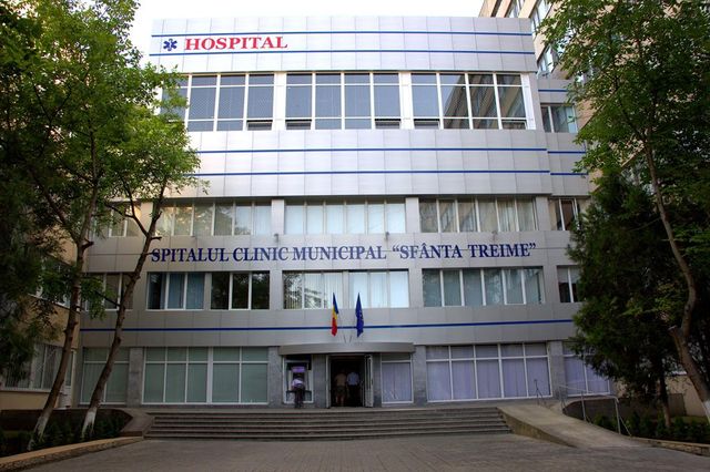 Premieră medicală la Spitalul „Sfânta Treime”! Trei pacienți cu afecțiuni cardiace severe au fost salvați cu sprijinul medicilor din Iași
