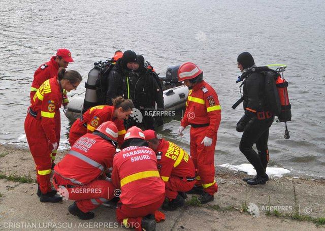 Trupurile a cinci dintre migranții căzuți în Dunăre au fost scoase la mal de pompieri