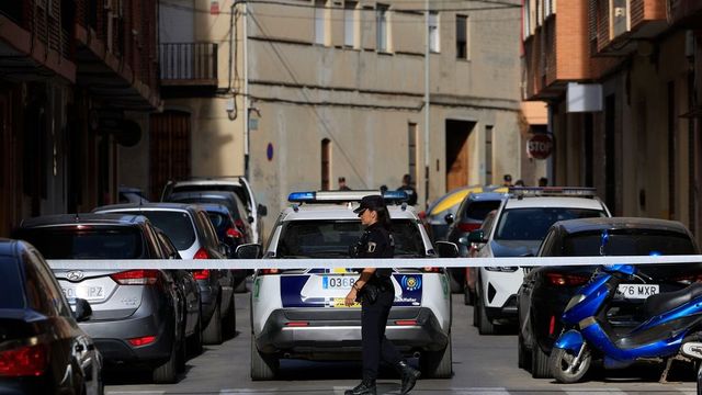Un hombre herido grave tras recibir varios disparos de escopeta en una calle de Alfafar