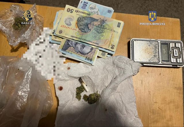 Doi elevi au fost prinși cu droguri în curtea unui liceu din Timișoara