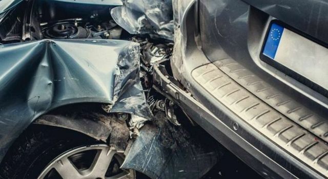 Scontro frontale tra due auto nel Bolognese, muore bimbo di 7 anni