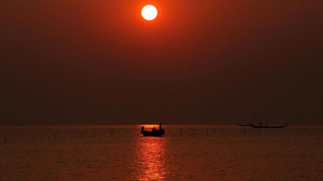 Boat carrying Union minister gets stuck in Odisha’s Chilika Lake for 2 hours