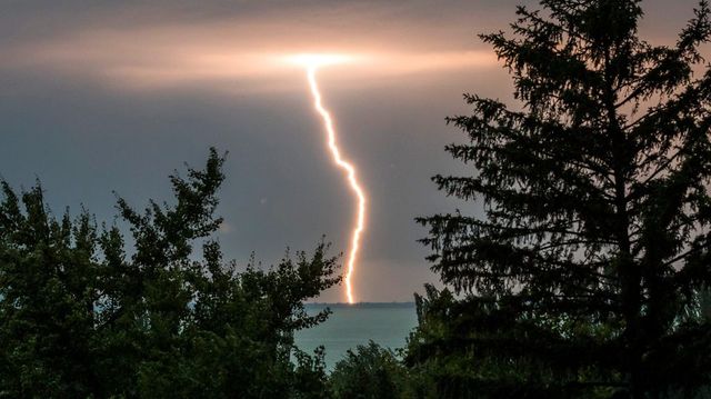 Rendkívüli helyzet – Vasútikatasztrófa-sújtotta területté nyilvánították a főváros és a Balaton térségét
