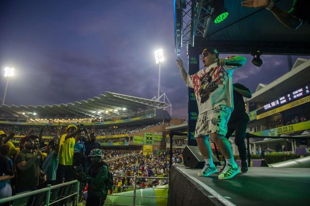 Rapperul Costa Titch a murit după ce s-a prăbușit pe scenă în timpul unui concert, la 28 de ani