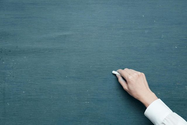 Până când mai pot fi folosite fondurile de pe cardurile educaționale
