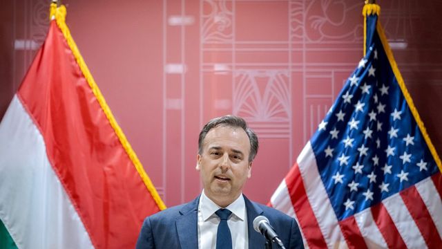 Életveszélyesen megfenyegette az amerikai nagykövetet egy tápiószecsői férfi