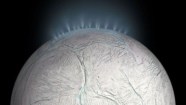 Nuevas pruebas confirman que Encélado, una de las lunas de Saturno, alberga condiciones para la vida