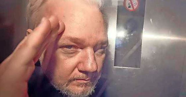 Tratamentul la care este supus Assange îi pune viața ‘în pericol’