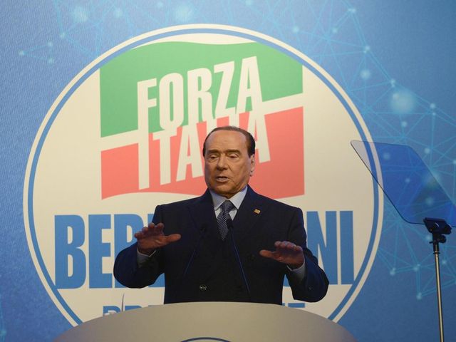 Il centrodestra guarda all’economia: Berlusconi, flat tax al 23%