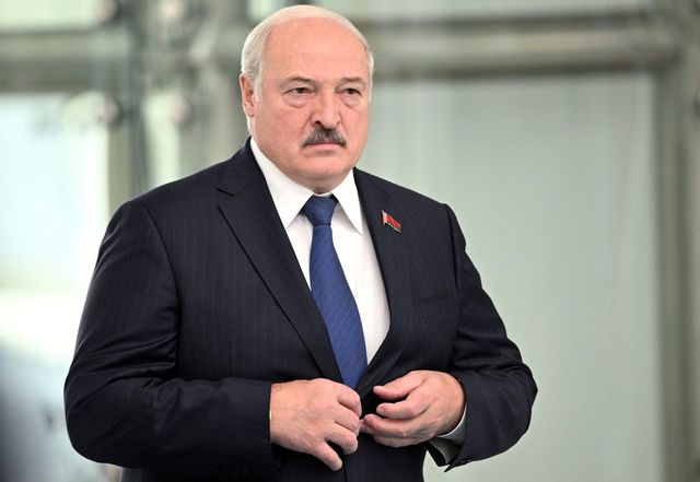 Aleksandr Lukașenko spune că nu va ezita să folosească armele nucleare dacă Belarusul va fi atacat