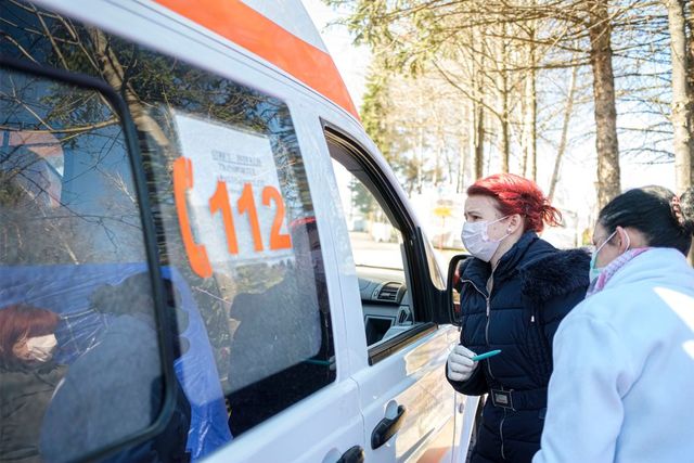 Koronavírus - Romániában több tízezer embert bírságoltak meg a kijárási korlátozások megszegése miatt