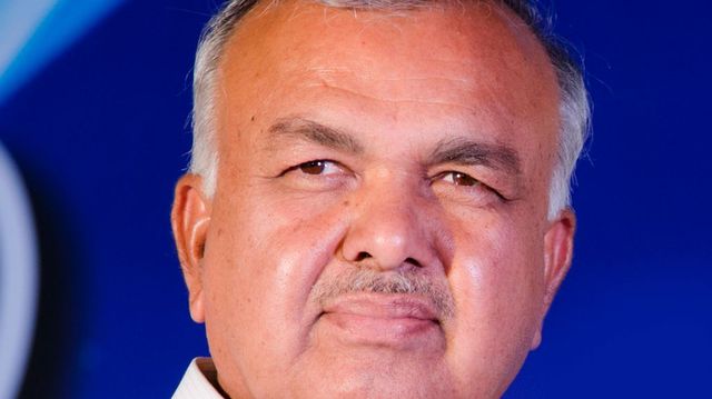 Karnataka transport minister orders probe after bus driver offers Namaz during duty