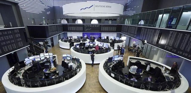 Borsa: l'Europa chiude in rosso, Francoforte giù del 2,29%