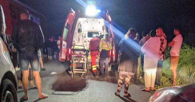 Doi tineri au murit, după ce mașina în care se aflau a intrat într-un TIR parcat, în Galați