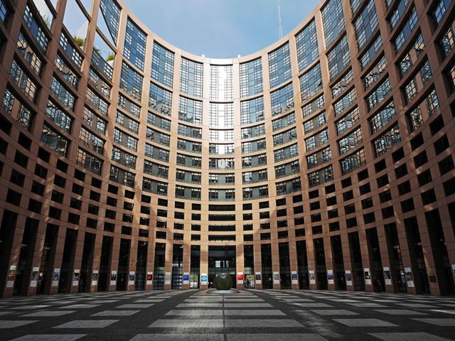 CJUE invalidează acordul privind transferul de date personale între Uniunea Europeană și SUA
