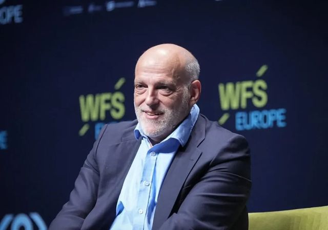 Tebas avisa al Barça sobre Joan García y Nico Williams