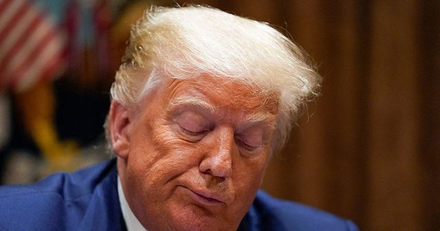 Трамп сравнил себя в маске с персонажем вестерна