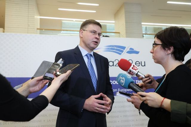 Comisia Europeană este preocupată de pierderea de competitivitate și de deficitul de cont curent al României