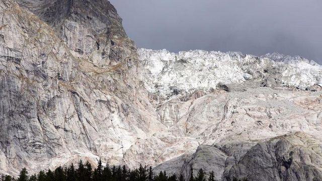 Un ghețar uriaș de pe Mont Blanc riscă să se prăbușească