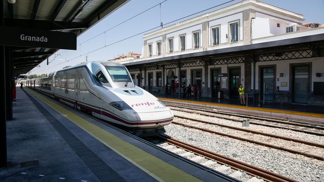 Los trenes de Alta Velocidad de Málaga, Granada y Almería se restablecen tras extinguirse un incendio