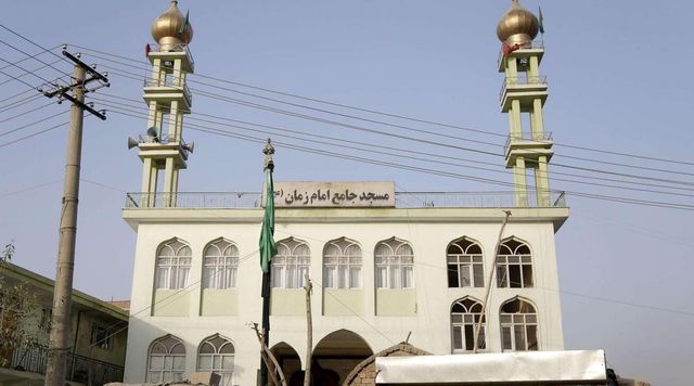 Kabul, esplosione in una moschea: decine di vittime