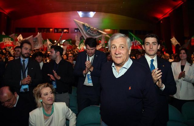 Antonio Tajani condanna i toni violenti al congresso di Forza Italia