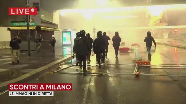 Proteste violente în Italia, după ce au fost impuse noi restricții în contextul pandemiei FOTO