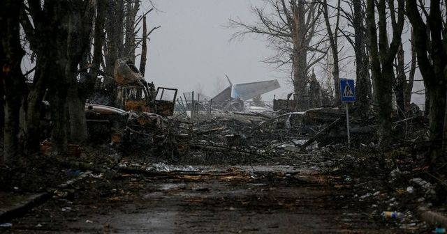Na vojenském letišti u ruského Kursku hoří zásobník ropy, zřejmě po útoku dronu
