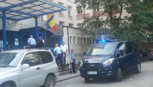 Polițiștii, chemați prin 112 la Spitalul Județean Botoșani după ce medicii au găsit o armă în bagajul unui pacient internat