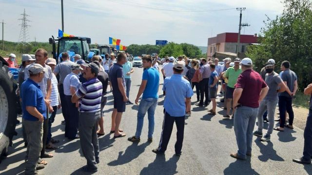 Протестующие фермеры заблокировали трассу Кишинев-Каушаны
